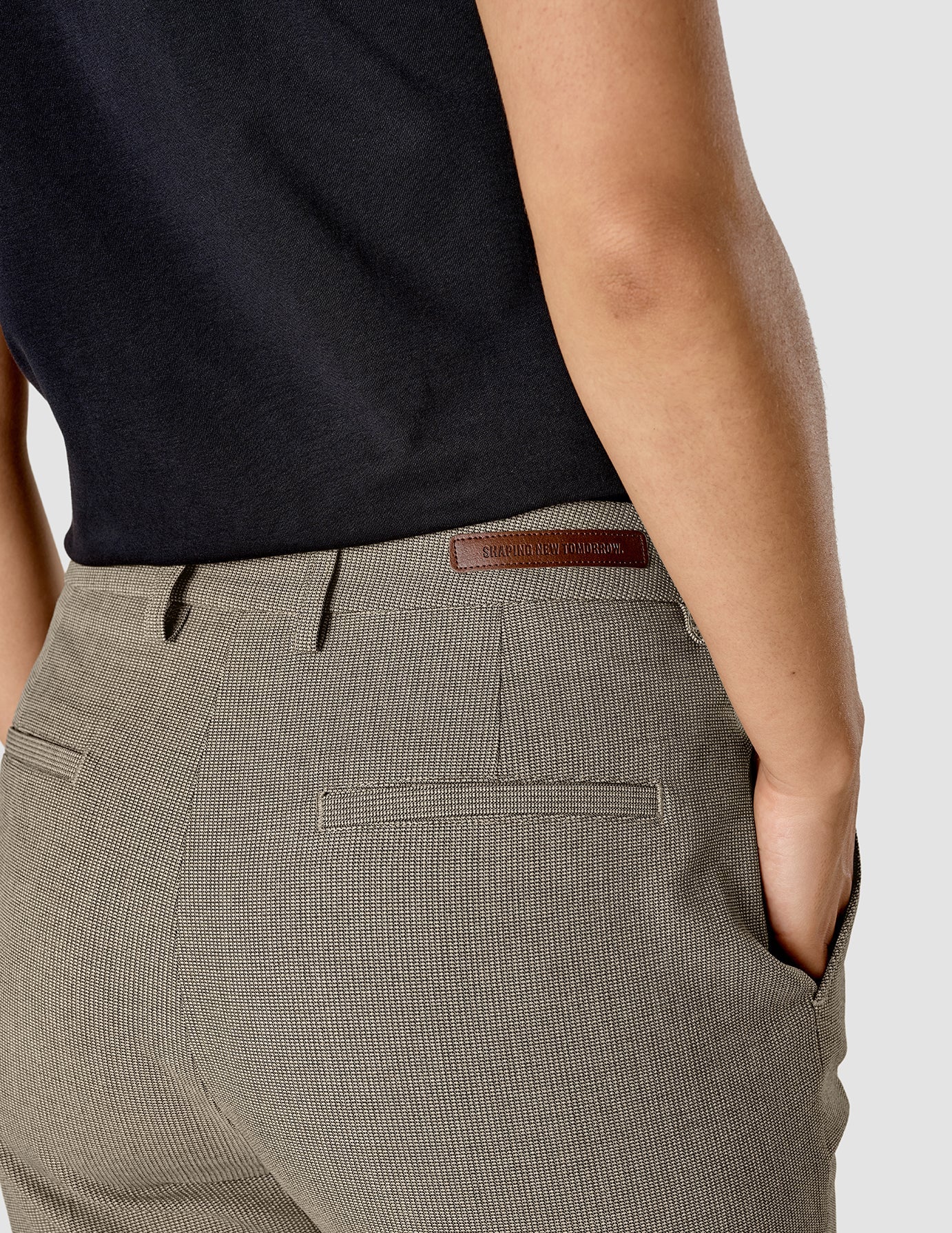 Essential Pants Tapered Latte
